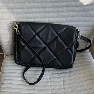 Elegant Black Quilted Shoulder Bag